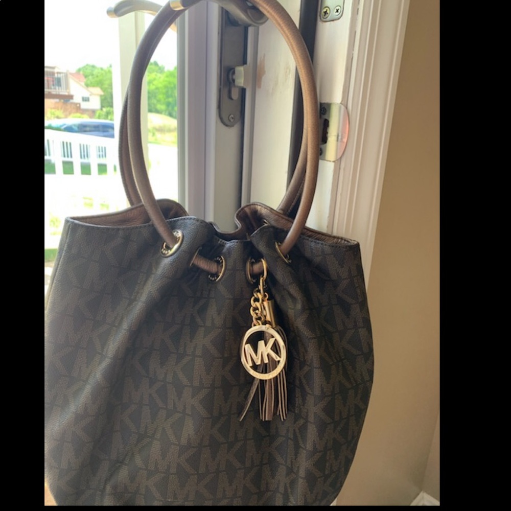 BEAUTIFUL MK PURSE